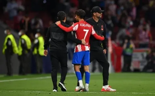Jürgen Klopp le ganó el primer duelo a Diego Simeone. (Foto: Getty Images)
