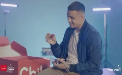 Mostrando cerezas de exportación, Alexis destaca la variedad que hay en Chile