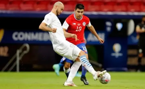 Tomás Alarcón quiere ser titular en Chile, pero aplaude el nivel de sus compañeros y destaca que juega el que esté mejor. Foto: Getty Images