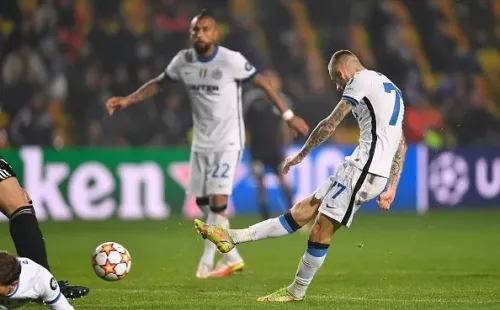 Vidal y Brozovic en el golazo del Inter al Sheriff. (Getty Images)