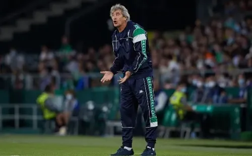 Manuel Pellegrini aún piensa en rotaciones en el arco del Betis. (Foto: Getty Images)