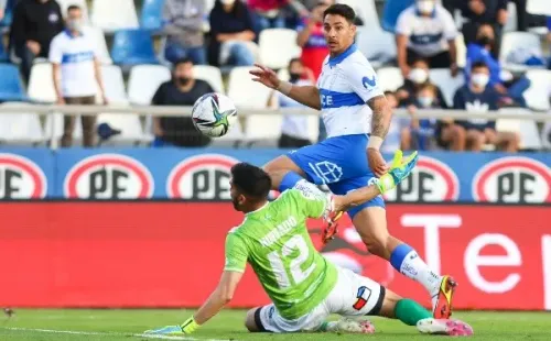 La UC goleó por 4-0 a los Pumas para volver al liderato del Campeonato Nacional y meterle presión a Colo Colo.