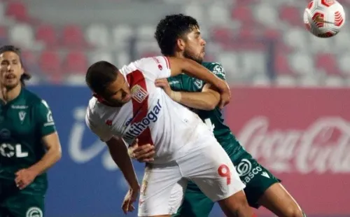 Santiago Wanderers y Curicó Unido chocan en un duelo clave en el fondo de la tabla. Foto: Agencia Uno