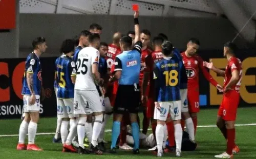 Unión La Calera se quedó con dos hombres menos en el primer tiempo. (Foto: Agencia Uno)