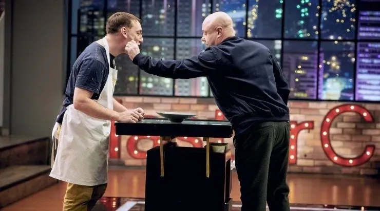 Gallina Felicitado por Jorge Rausch en Masterchef Celebrity.