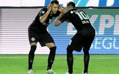 Juan José Buscalia le pone fichas a los gemelos Óscar y Ángel Romero (Getty Images)