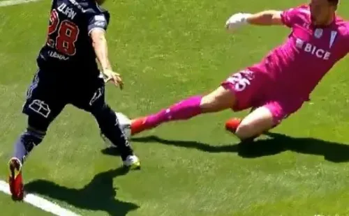 Zanahoria se defendió aclarando que él tocó la pelota antes que Luján en el clásico universitario.