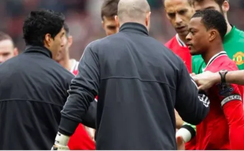 Luis Suárez le niega saludo a Evra en el Manchester United vs Liverpool por Premier League