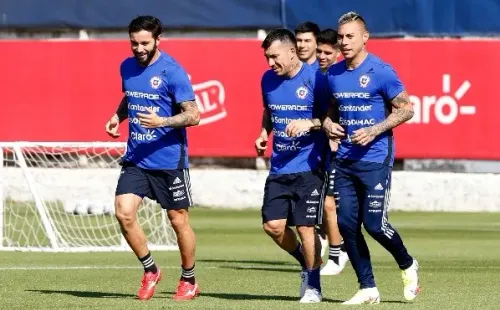 Trabajando con sus compañeros en el entrenamiento en Juan Pinto Durán. Foto: ANFP