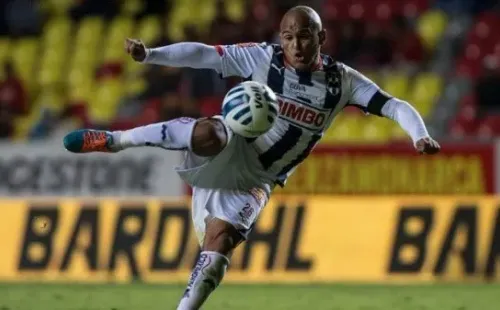 Suazo sigue mostrando su calidad en México.