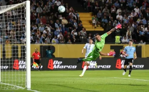 El golazo de Ángel Di María en la primera llegada al arco de Uruguay