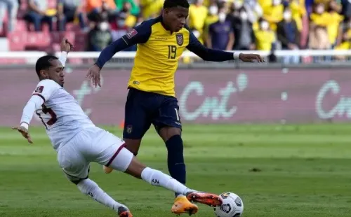 Gonzalo Plata recibió tarjeta amarilla frente a Venezuela. (Foto: Getty Images)