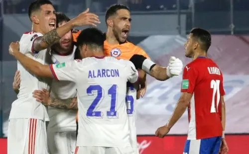 La Roja quiere seguir arriba a costa de Ecuador tras derrotar a domicilio a Paraguay. (Foto: Getty Images)