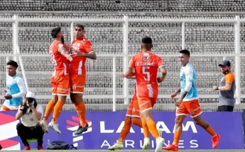 Sebastián Varas anotó la apertura de la cuenta que puso la ilusión para Cobresal. Sin embargo, Palestino se lo dio vuelta. Foto: Agencia Uno
