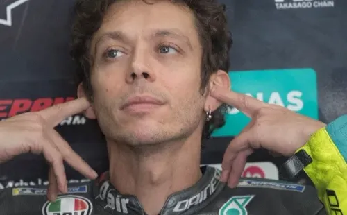 El hombre bajo el casco. Rossi dice adiós. Foto: Getty.