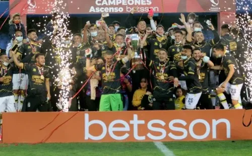 La celebración con la copa de la Primera B de Coquimbo Unido