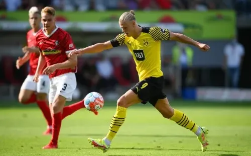 Erling Haaland vistiendo la camiseta del Borussia Dortmund en Bundesliga
