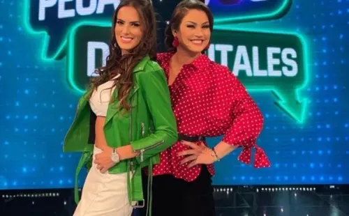Adriana Barrientos junto a Javiera Contador en el set de Pecados Digitales, de Mega.