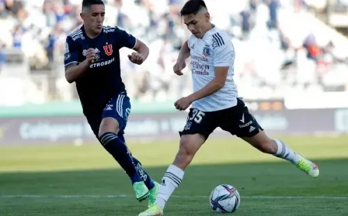 Joan Cruz vistiendo la camiseta de Colo Colo ante Universidad de Chile por el Campeonato Nacional