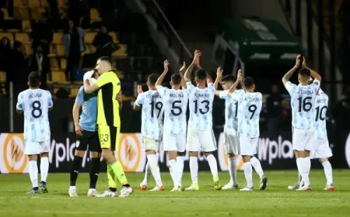 Argentina viene de vencer a Uruguay en Montevideo donde solo fue amonestado Dybala