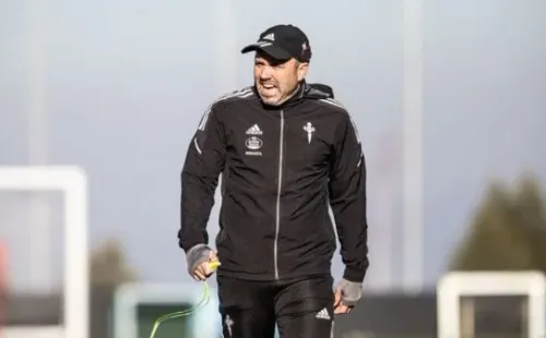 Eduardo Coudet dirigiendo práctica del Celta de Vigo