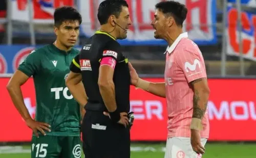 Los reclamos de Fernando Zampedri luego de la expulsión de Roberto Tobar