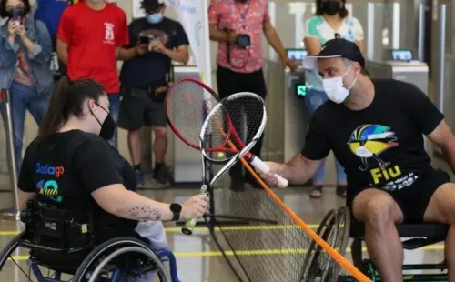 Fernando González mostró sus mejores habilidades con la raqueta en un gran evento para promocionar los Juegos Parapanamericanos Santiago 2023 (Foto: Sergio Maureira/ Comunicaciones Santiago 2023)