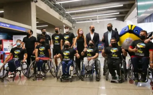 Fernando González, Alejandro Tabilo y un grupo de Para deportistas participaron de una gran actividad junto a autoridades en la estación de Metro Estadio Nacional. (Foto: Sergio Maureira/ Comunicaciones Santiago 2023)