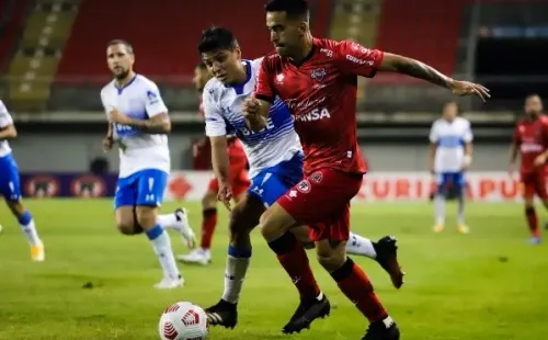 Cristian Arcos y la previa de la Supercopa entre la Católica y Ñublense. (Foto: Agencia UNO)