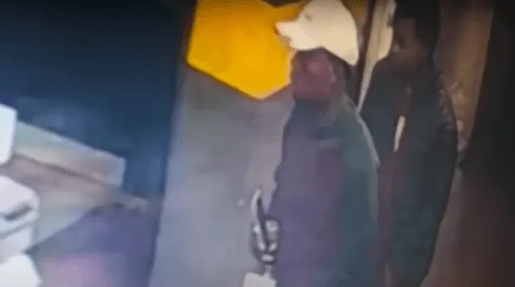 Mea Culpa: Miguel Ángel del Rosario y Cebastian Cuevas Pérez, los integrantes de El Coro de la Leche, tras el asesinato, captados por las cámaras del edificio donde habitaban.
