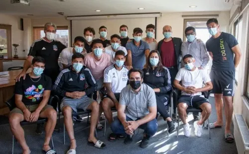Juveniles de Colo Colo en programa de lectura desarrollado por el Ministerio de las Culturas, las Artes y el Patrimonio.