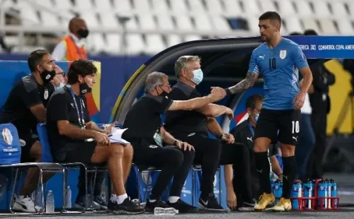 Oscar Washington Tabárez en la banca de la selección de Uruguay