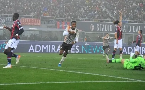 David Okereke anotó el gol del triunfo del Venezia ante el Bologna de Medel. Foto: Getty Images