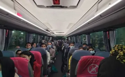 Leeds y Kim sacaron a 30 chicas y sus familias de Pakistán.