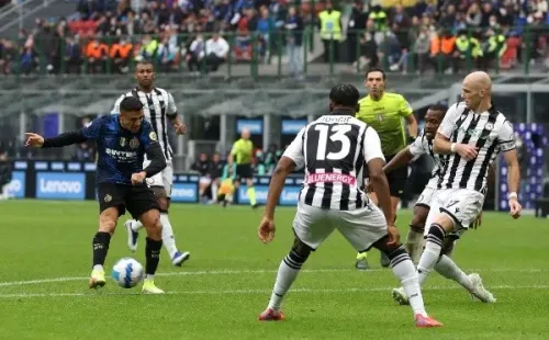 Alexis Sánchez no ha podido tomar una camiseta de titular en el Inter de Milán y podría regresar a España para sumar más minutos que los que le da Simone Inzaghi. (Foto: Getty Images)