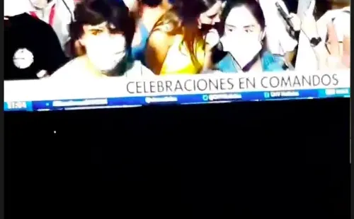 Rosemarie celebra paso a segunda vuelta de su candidato.(6)