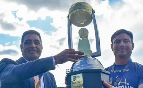 Nelson Tapia fue campeón este 2021 dirigiendo al Libertad Fútbol de Loja