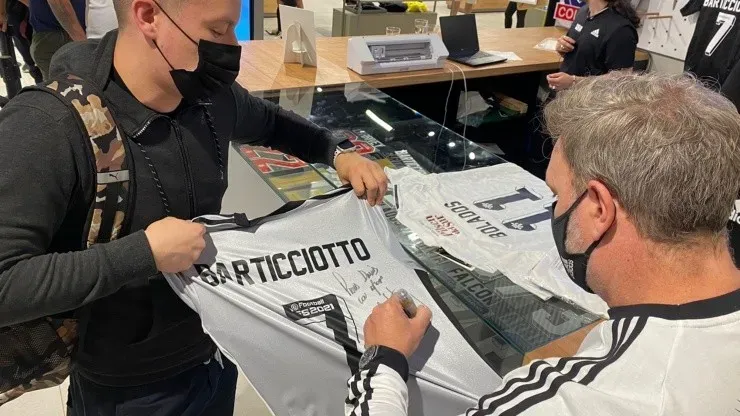 Marcelo Barticciotto hizo felices a muchos hinchas del fútbol. Y de paso, se refirió al desenlace del Campeonato Nacional