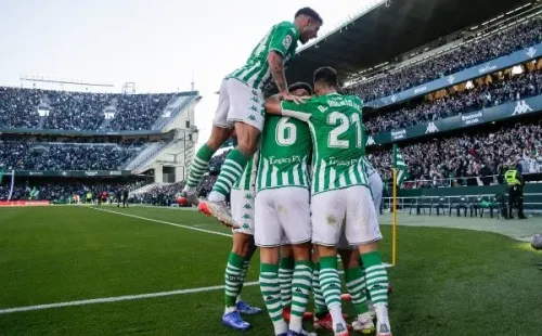 El Betis luchó con el marcador en contra para quedarse con el triunfo ante el Levante y quedó muy cerca del liderato de La Liga. Foto: Betis