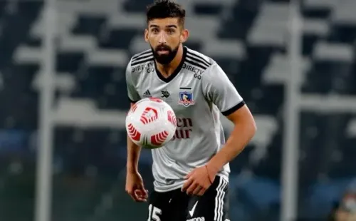 Emiliano Amor dejó claro que está feliz en Colo Colo y que espera celebrar al final de la temporada. Foto: Agencia Uno