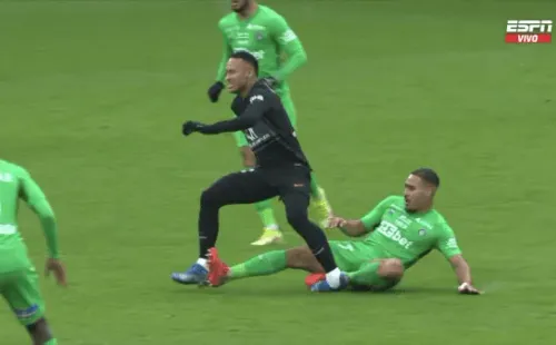 Neymar se retiró muy complicado de su tobillo. Se teme lo peor. Foto: ESPN