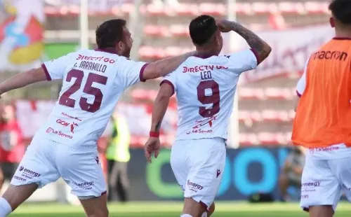 Leo Valencia celebra el gol olímpico que le hizo a La Calera. Foto: Agencia Uno.