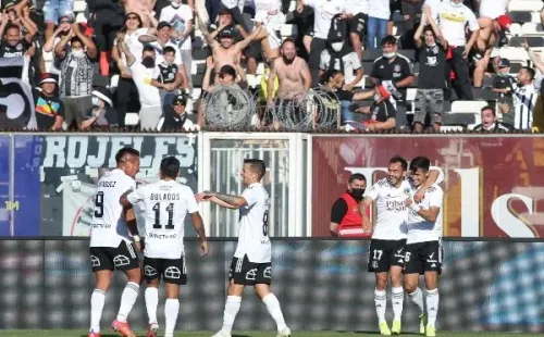 En Colo Colo no han podido abrazarse las últimas semanas por el tema del Covid-19. Foto: Agencia Uno.