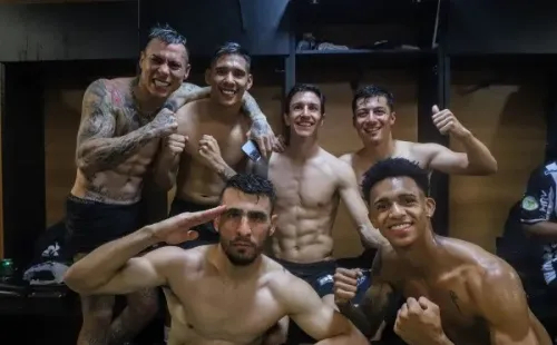 Eduardo Vargas festejó con todo con sus compañeros tras darle el título de la Serie A a los hinchas del Atlético Mineiro tras 50 años de espera. (Foto: Atlético Mineiro)