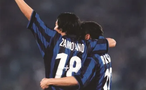 El festejo de Iván Zamorano en la noche de Roma. Foto. Inter.it