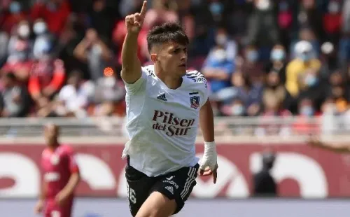 Pablo Solari celebra un gol por Colo Colo. Foto: Agencia Uno