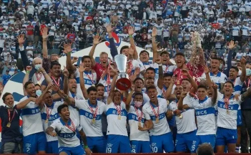 A pesar de las dificultades iniciales, Universidad Católica sacó toda la fuerza necesaria y logró conseguir un histórico tetracampeonato dejando segundo a Colo Colo. (Foto: Agencia UNO)