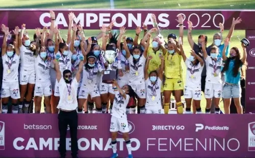 Santiago Morning levantó la copa ante la U la temporada pasada