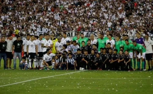 Colo Colo y Alianza Lima se enfrentaron en la Noche Alba de 2018 y el Cacique se impuso por 3-1 en el estadio Monumental. (Foto: Agencia UNO)