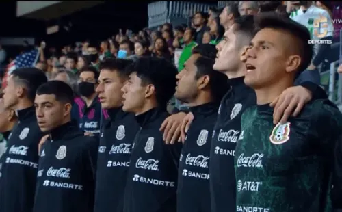 Benja Galdames cantó a todo pulmón el himno mexicano en su especial duelo contra la selección chilena. (Fotos: capturas CHV)
